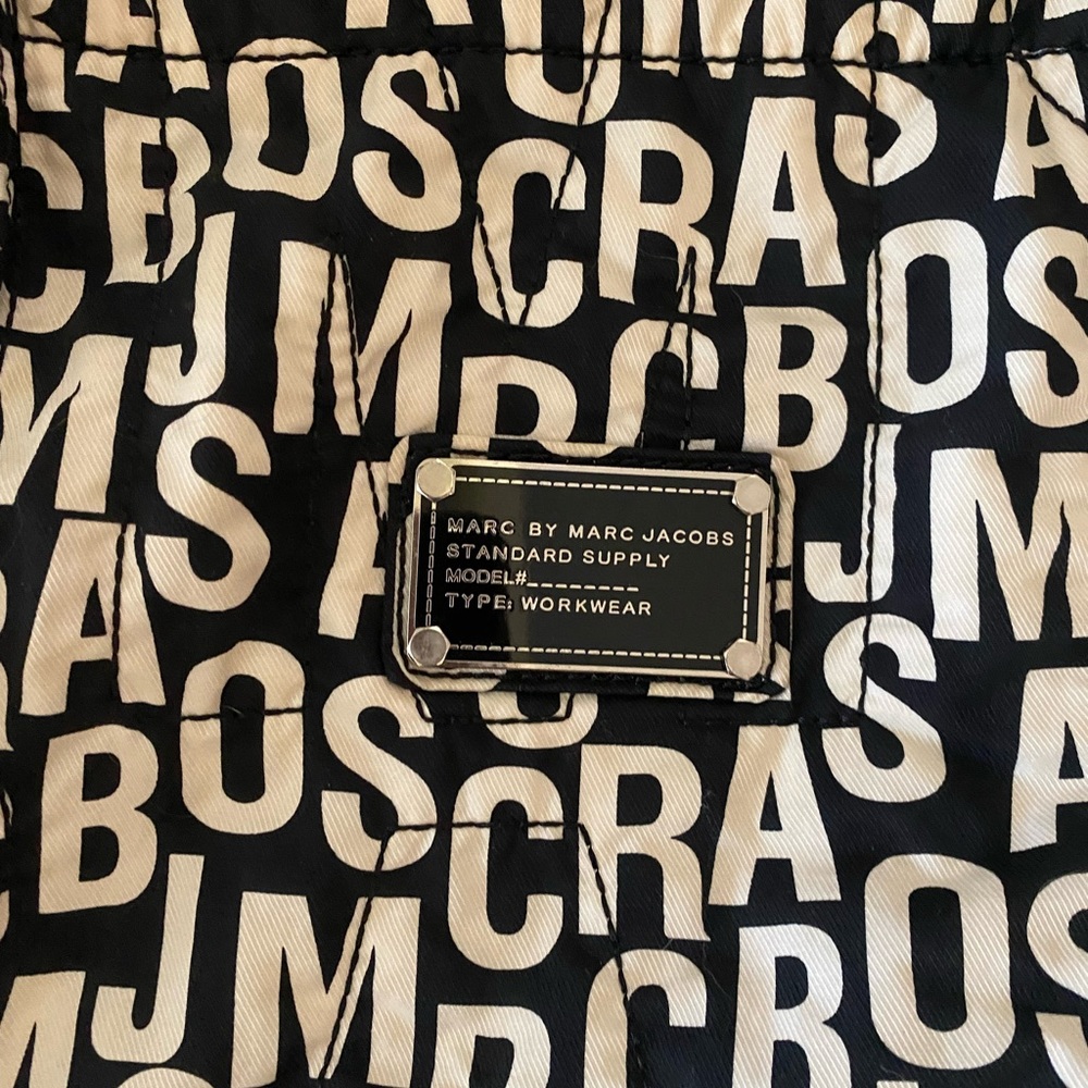 Marc Jacob’s signature tote bag. 💜🥰🙋🏻‍♀️